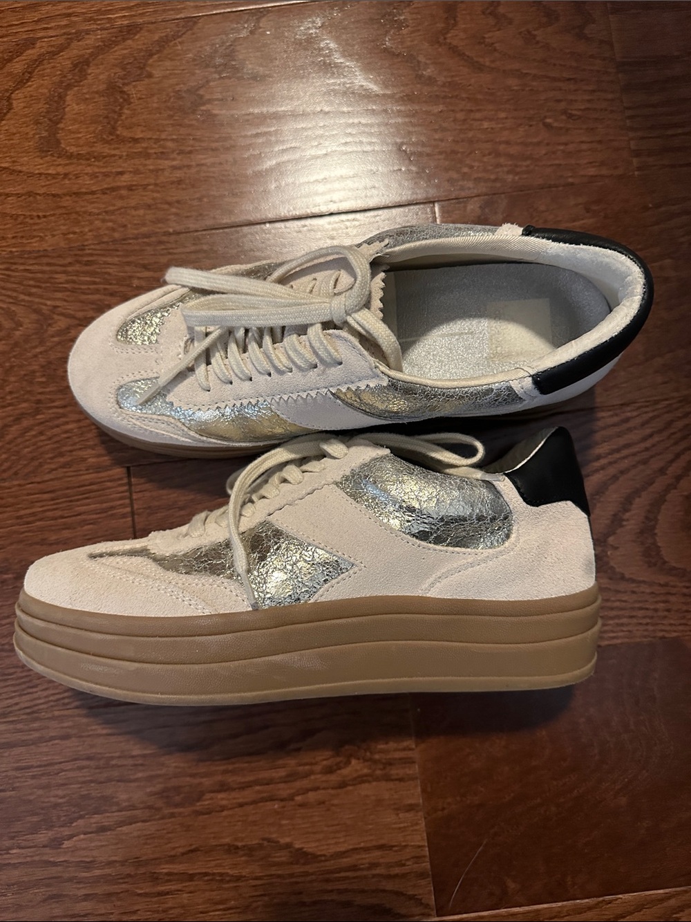 Dolce Vita Cream Suede Platform Sneakers with Black Silver accents Sz 8